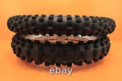 Je ne peux pas effectuer de traduction littérale car il s'agit d'une liste de pièces de moto. Cependant, voici une traduction possible du titre en français : 'Ensemble de roues avant et arrière d'origine 2001 96-01 YZ250 YZ 250 avec moyeu, jante, rayons et pneu central.'