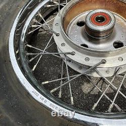 Roue arrière à rayons et pneu de 1982 Honda CB650 CB 650 17 MT 2.5 Chrome