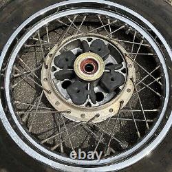 Roue arrière à rayons et pneu de 1982 Honda CB650 CB 650 17 MT 2.5 Chrome