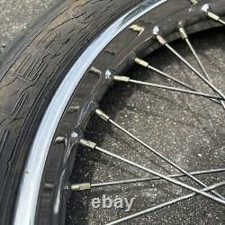 Roue arrière à rayons et pneu de 1982 Honda CB650 CB 650 17 MT 2.5 Chrome
