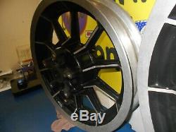 Roues De 16 À 3 Rayons À 16 Rayons À L'avant Et À L'arrière De La Marque Harley Flt Touring 1986-1999