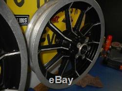 Roues De 16 À 3 Rayons À 16 Rayons À L'avant Et À L'arrière De La Marque Harley Flt Touring 1986-1999