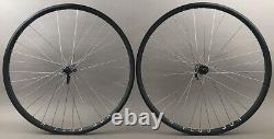 Roues de vélo de route H Plus Son Archetype noires avec moyeux Shimano 105 et 36 rayons