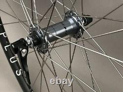 Roues de vélo de route H Plus Son Archetype noires avec moyeux Shimano 105 et 36 rayons