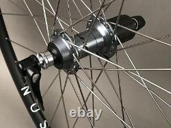 Roues de vélo de route H Plus Son Archetype noires avec moyeux Shimano 105 et 36 rayons